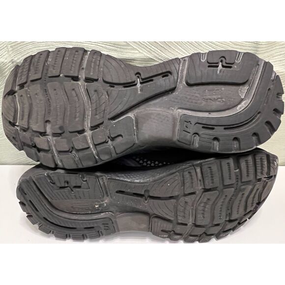 Brooks Ghost 14 Running Shoes in black. Size 9(W). - Picture 9 of 10